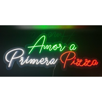 Neón ´Amor a primera pizza´ Neón ´Amor a primera pizza´