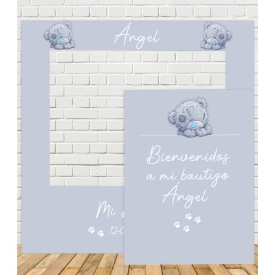 Marco photocall para bautizo de niño personalizado con nombre Ángel y diseño de osito gris.